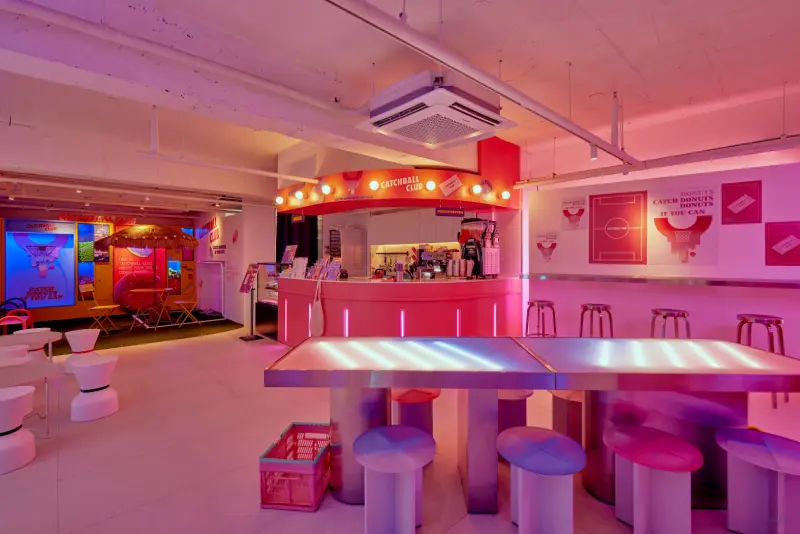 스포츠 감성 레트로 팝 카페 캐치볼클럽 인테리어